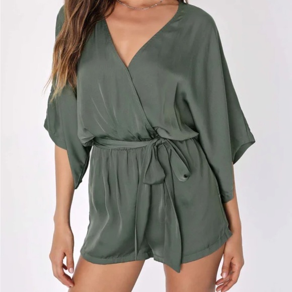 Lulus like new olive romper - Picture 2 of 4